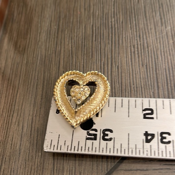 Vintage Light Gold-tone Texture Heart Pin with Rhinestone Accents - Picture 8 of 15